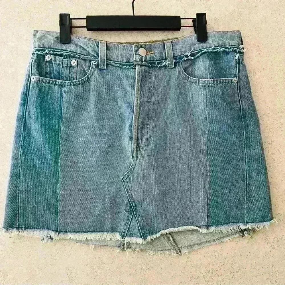 REFORMATION JIGSAW TWO TONED DECONSTRUCTED DENIM‎ MINI SKIRT